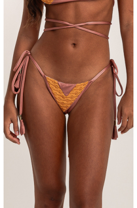 BRISA CALCINHA LACINHO RECORTES